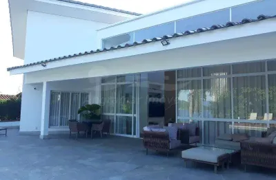 Linda casa em angra dos reis rj c/ 4 quartos , s/ 4 suítes,  e vista para o mar