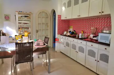 Casa no Dom Pedro 5 suítes piscina edícula  Dom Pedro Próximo a praça de alimentação