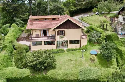 Casa em condomínio fechado com 5 quartos à venda no vale encantado, campos do jordão  por r$ 940.000