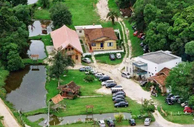 Chácara com restaurante em funcionamento, deck e alambique!