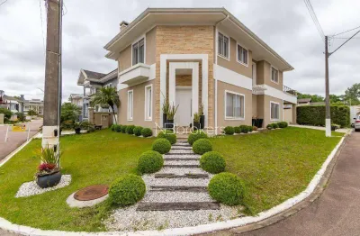 305m² privativos, com piscina, lazer completo em condomínio fechado!