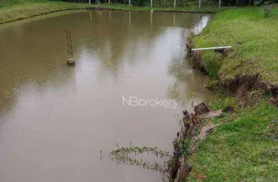 Chácara com lago, a um passo da cidade: conquiste o seu espaço no campo!