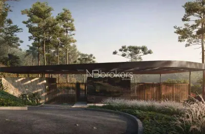 Um endereço raro - o alto padrão com muita segurança e verde ao redor!