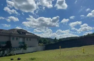 Terreno à venda em condomínio exclusivo no Tamboré, Santana de Parnaíba-SP - 521m² de área!