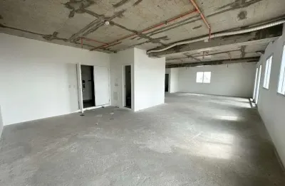 Imperdível Sala Comercial de 547,10 m² no Condomínio na Liberdade, São Paulo-SP: Venda e Locação!