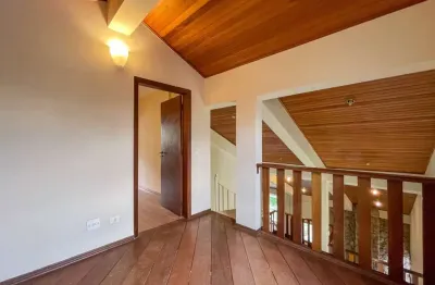 Casa de luxo no condomínio jardim morumbi - 5 quartos, 3 suítes, 6 banheiros, 2 vagas de garagem, 400m² de área - são paulo-sp