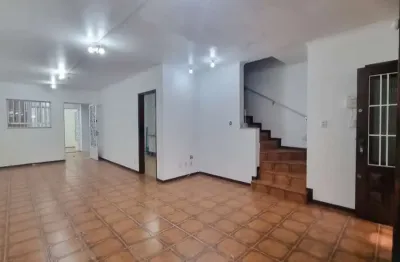 Sobrado com 3 quartos e suíte, 4 banheiros, 2 vagas em santo amaro, sp - 167m²