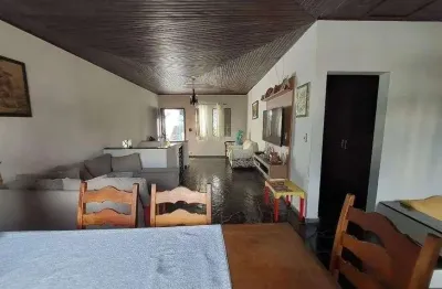 Impecável casa de 4 quartos e 2 suítes com 3 vagas de garagem à venda no jardim londrina!