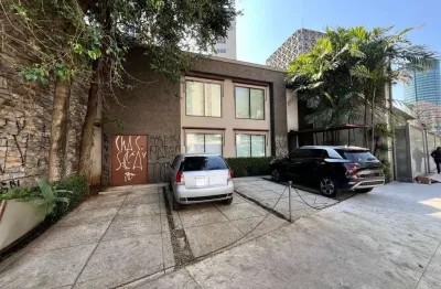 Casa comercial para locação no jardins  5 salas, 2 banheiros, 4 vagas, 230m²