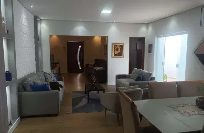 Imperdível casa à venda no alto da mooca com 2 suítes, 3 banheiros e 3 vagas de garagem!