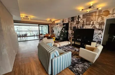 Apartamento com 3 suítes, 5 banheiros e 2 vagas de garagem para venda em moema