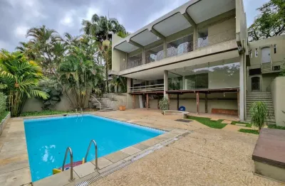 Luxuosa casa em condomínio com 5 suítes e 8 vagas no morumbi, são paulo-sp: 900m² de conforto e exclusividade!