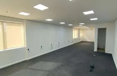 Conjunto comercial de alto padrão no itaim: sala comercial em condomínio com 5 banheiros, 3 vagas de garagem e 200m² de área.