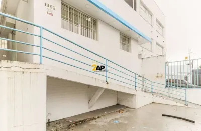Salão comercial à venda em são paulo - bairro guarapiranga  9 salas, 5 banheiros, 3 vagas de garagem  156m² de área