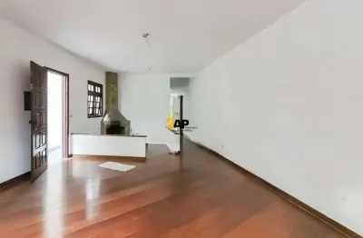 Casa à venda de 190m² no jardim peri peri! 3 quartos, 2 suítes, 4 vagas de garagem.