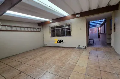 Sobrado para locação com 3 quartos sendo 1 suíte, 2 vagas, próximo ao metrô e shopping campo limpo.