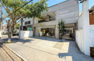 Loja comercial para locação em moema com 3 banheiros, 4 vagas de garagem e 500m² de área em são paulo-sp.