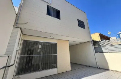 Casa comercial para locação no Ipiranga, São Paulo-SP, 3 banheiros, 6 vagas, 300m²!