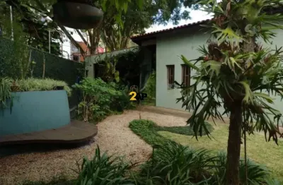 Casa Comercial para Venda ou locação na Vila Andrade com 3 Salas, 3 Banheiros e 2 Vagas de Garagem - 280m²