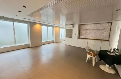 Casa comercial para locação no jardins 5 salas, 2 banheiros, 4 vagas, 230m²