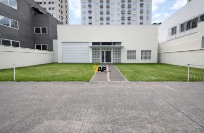 Loja Comercial para Locação em Moema, São Paulo - 670m², 3 Banheiros e 10 Vagas de Garagem!