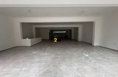 Sobreloja Comercial na Vila Andrade, São Paulo-SP: 2 banheiros, 1 vaga de garagem, 212m² de área!