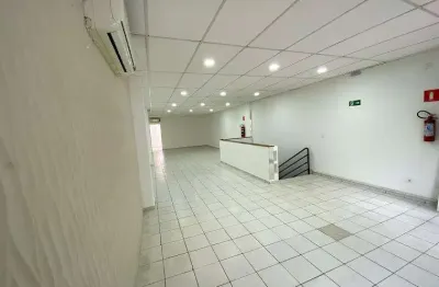 Ponto comercial para locação na vila andrade em são paulo-sp: 6 banheiros, 5 vagas de garagem, 550m²!