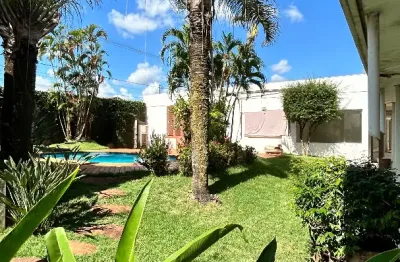 Ampla casa para morar ou almoçar sua empresa no coração de barretos