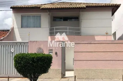 Casa para vender com 4 quartos sendo 4 suítes no bairro capuchinhos em feira de santana
