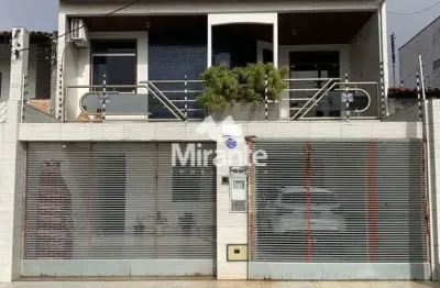 Casa para vender com 4 quartos sendo 3 suítes no bairro queimadinha em feira de santana