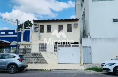 Casa para vender com 4 quartos sendo 2 suítes no bairro ponto central em feira de santana