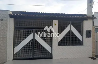 Casa para vender com 2 quartos sendo 1 suítes no bairro centro em feira de santana