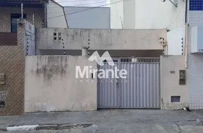 Casa para vender com 2 quartos sendo 1 suíte no bairro centro em feira de santana