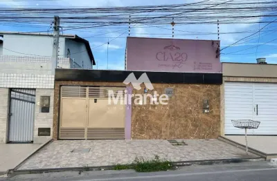 Casa à venda na Rua Campos Sales, 332, Ponto Central, Feira de Santana