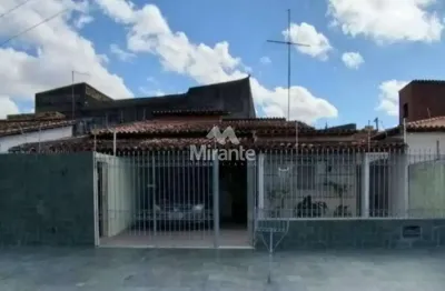 Casa para vender com 3 quartos sendo 1 suíte no bairro muchila i em feira de santana