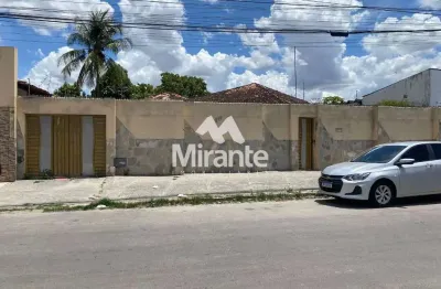 Casa para alugar com 3 quartos sendo 1 suítes no bairro capuchinhos em feira de santana