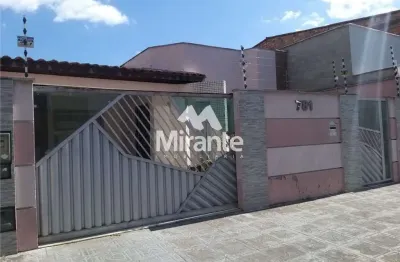 Casa para alugar com 5 quartos sendo 5 suítes no bairro capuchinhos em feira de santana