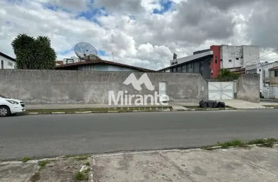 Casa para alugar com 4 quartos sendo 2 suítes no bairro ponto central em feira de santana