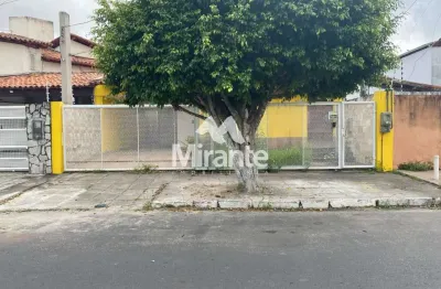 Casa para alugar com 3 quartos sendo 1 suíte no bairro muchila i em feira de santana