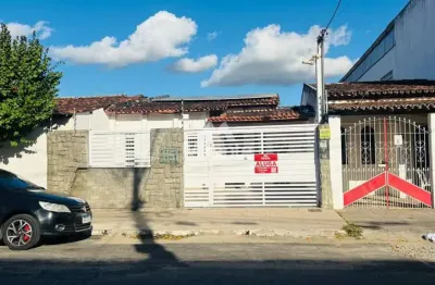Casa para alugar com 3 quartos sendo 1 suíte no bairro ponto central em feira de santana