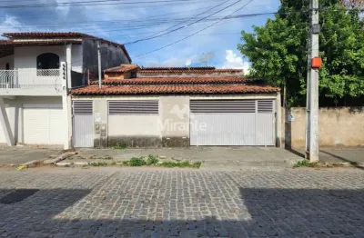 Duas Casa Juntas Para Vender no total de 6 quartos sendo 2 suítes no bairro Parque Ipê em Feira De Santana