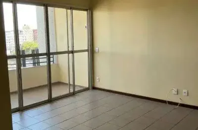 Apartamento no setor aeroporto com três quartos sendo uma suíte