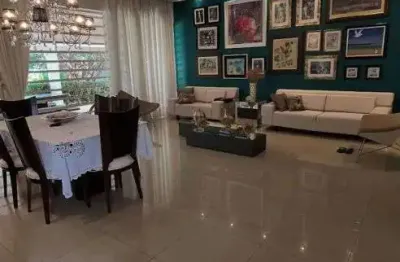 Casa térrea à venda no setor sul residencial ou comercial reformada