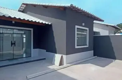 Vendo linda casa de primeira locação no cond. a. tiradentes em várzea das moças - são gonçalo - rj