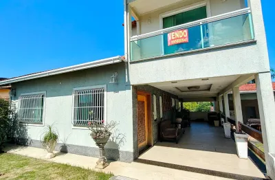 Vendo espetacular casa duplex no centro de itaboraí - 260 m2,  com 3 quartos (2 suítes canadense), 4 vagas, edícula com churrasqueira e piscina.