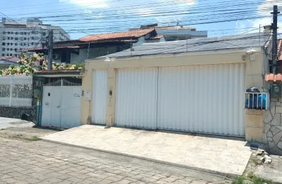 Alugo casa duplex de alto padrão no centro de itaboraí, com 4 suítes, piscina e totalmente mobiliado.