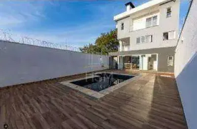 Sobrado de alto padrâo em rua tranquila com segurança 24 horas 5 suítes, 7 vagas