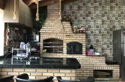 Imóvel de alto padrão com acabamentos de luxo e mobiliário planejado