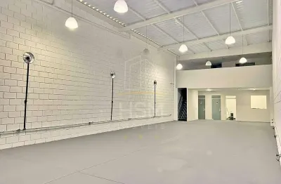 Galpão/salão comercial - 320mts - 280 de vão livre e 40mts de mezanino + 6 vagas de garagem