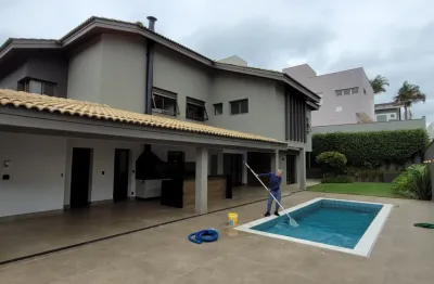 Exuberante  sobrado  c/ vista p/ montanhas.   5 dormitorios c/4 suites.  piso em  madeira de lei.